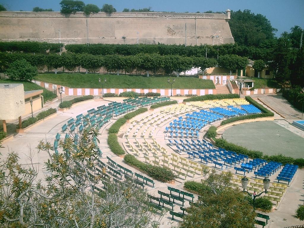 ORAN 04 2007 17 LE THEATRE DE VERDURE DU PETIT VICHY.JPG